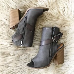Dolce Vita Grey Teisha Buckle Peep Toe Booties *9*